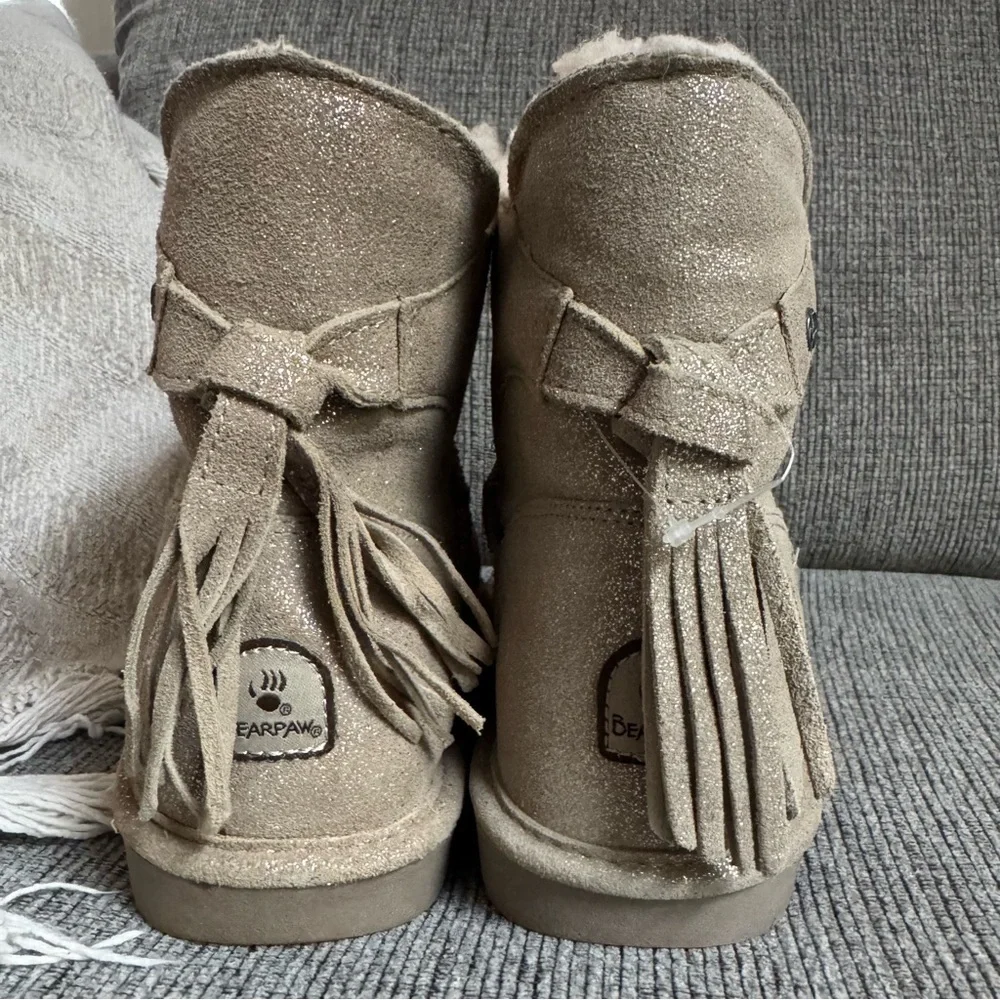 BearPaw Mia Snow Booth Youth Sz 5 Pewter Tan Gold Sparkles Sherpa Lined Tassels